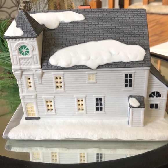 “The Antique Shop” from Rockwell’s Christmas in Stockbridge Collection - Picture 2 of 7